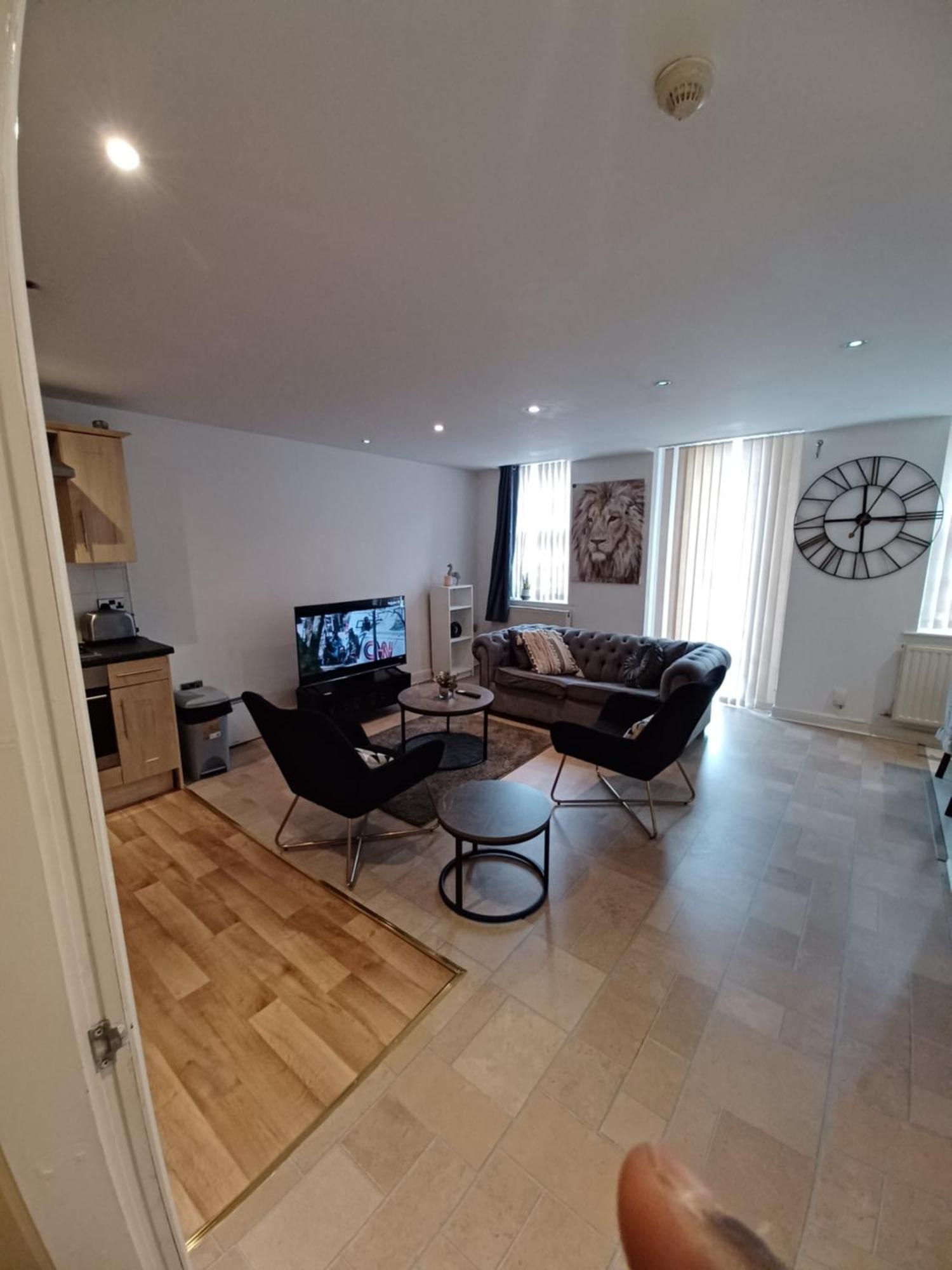 Q Flat Skyview Bradford Apartment *